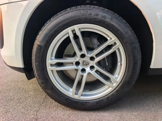 Porsche Macan — Фото автомобиля 10