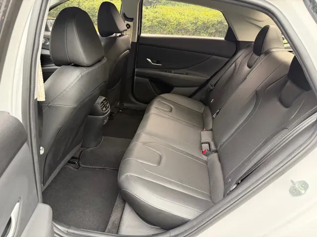 Hyundai Elantra — Фото автомобиля 4