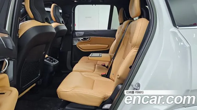 Вольво XC90 — Фото автомобиля 12