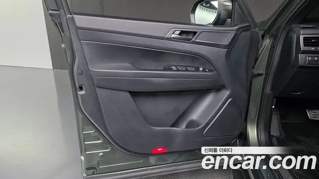 KG_Mobility_Ssangyong Rexton Новый Rexton Sport Khan Дизель 2.2 4WD — Фото автомобиля 23