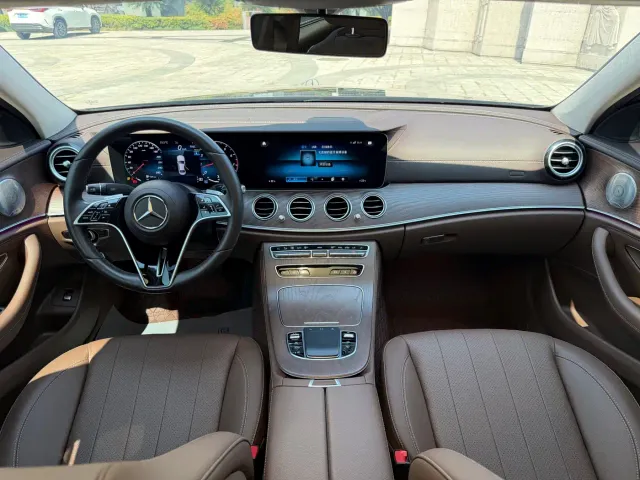 Mercedes-Benz E-Class — Фото автомобиля 8