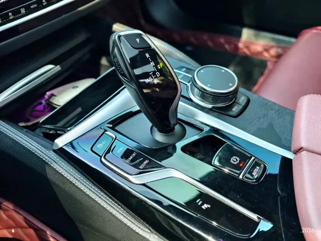 BMW 5 Series — Фото автомобиля 10
