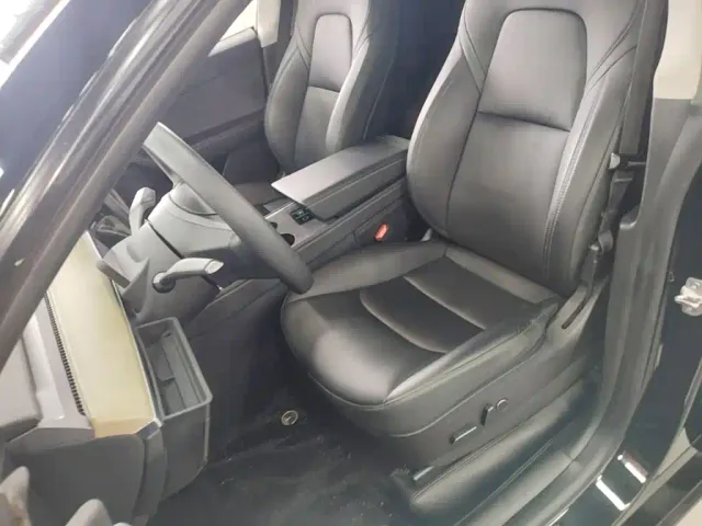 Tesla Model Y — Фото автомобиля 14