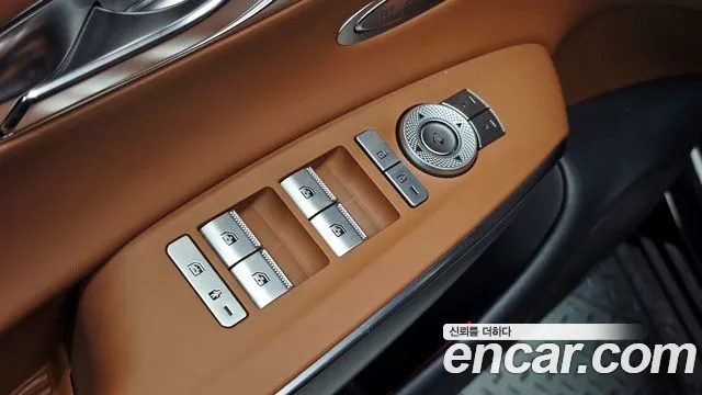 Genesis GV70 — Фото автомобиля 30