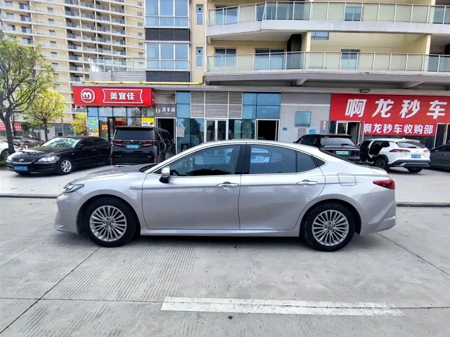 Toyota Camry — Фото автомобиля 3