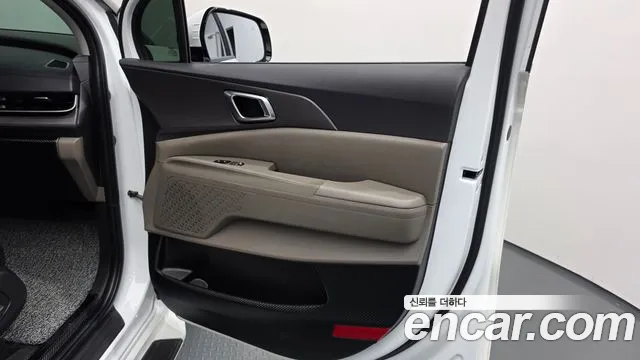 Kia Carnival Generation 4 — Фото автомобиля 25