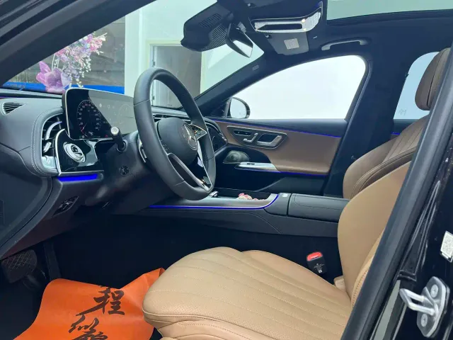 Mercedes-Benz E-Class — Фото автомобиля 12