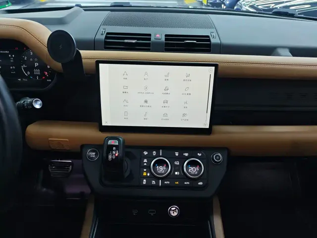 Land Rover Defender — Фото автомобиля 16