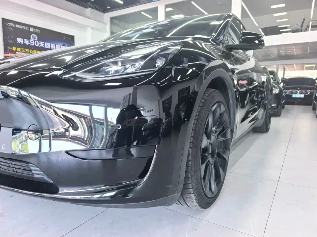 Tesla Model Y — Фото автомобиля 4