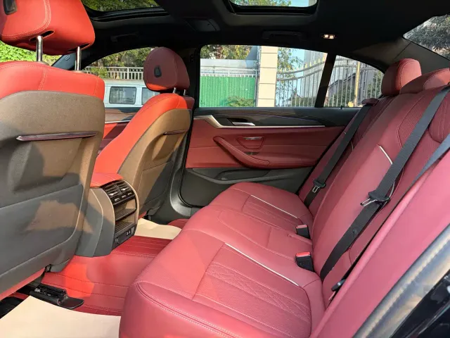 BMW 5 Series — Фото автомобиля 8