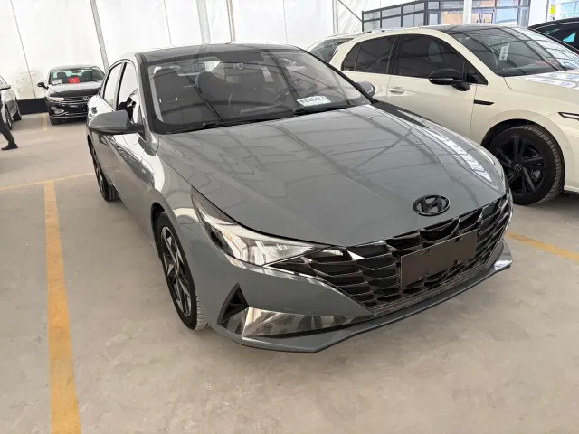 Hyundai Elantra — Фото автомобиля 3