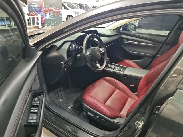 Mazda Axela — Фото автомобиля 15
