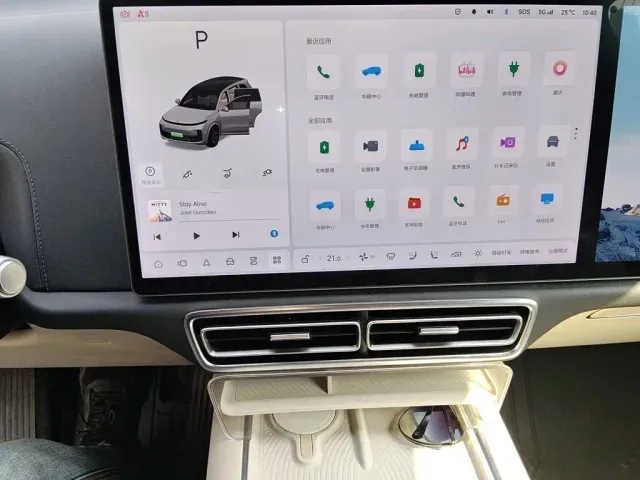Li Auto L8 — Фото автомобиля 9