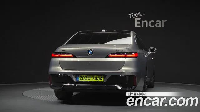 BMW 7 Series G70 — Фото автомобиля 4