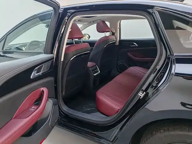 Hongqi H5 — Фото автомобиля 6