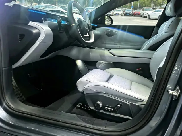 Lynk & Co Z10 — Фото автомобиля 2