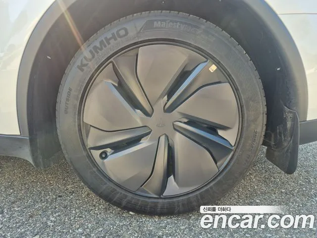 Tesla Model Y — Фото автомобиля 5