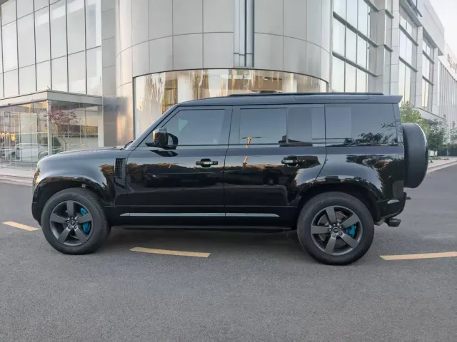 Land Rover Defender — Фото автомобиля 2