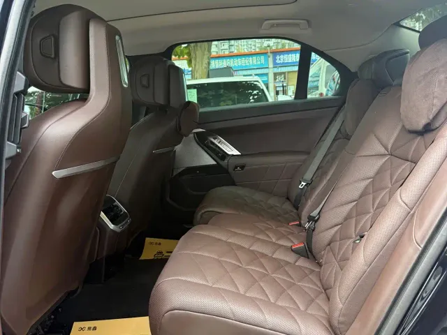 BMW 7 Series — Фото автомобиля 12