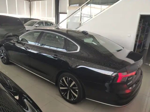 Volvo S90 — Фото автомобиля 22