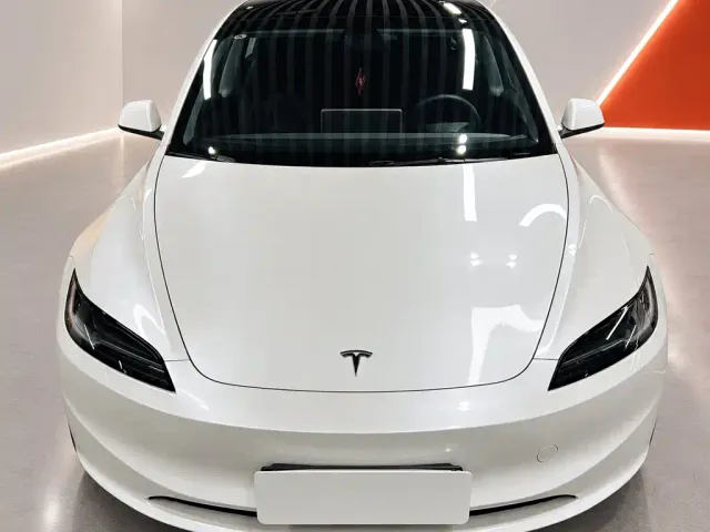 Tesla Model 3 — Фото автомобиля 2