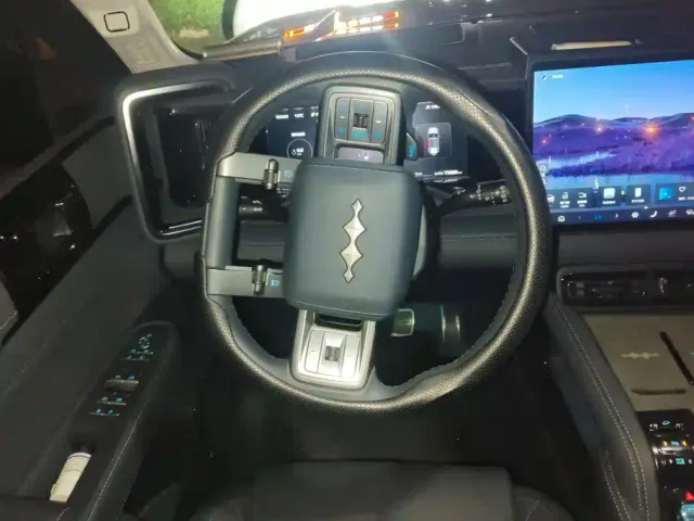 BYD FangChengBao Leopard 5 — Фото автомобиля 15