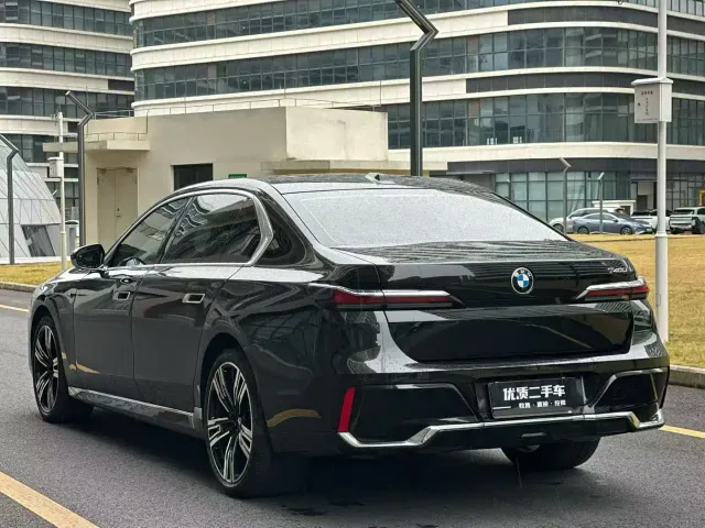 BMW 7 Series — Фото автомобиля 7