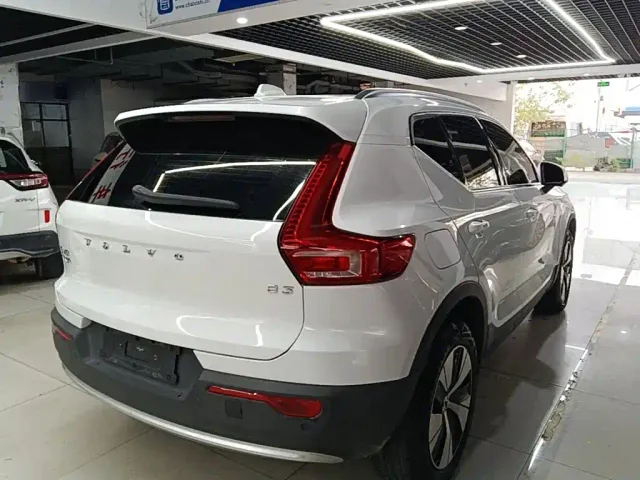 Volvo XC40 — Фото автомобиля 6
