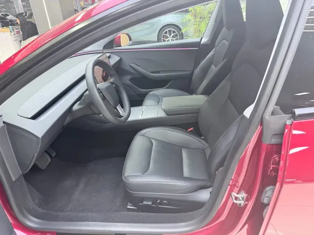 Tesla Model 3 — Фото автомобиля 4