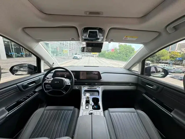 JAC Refine RF8 PHEV — Фото автомобиля 12
