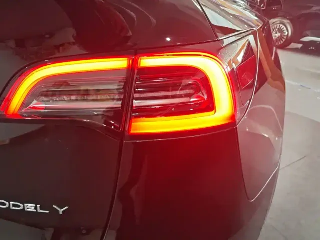 Tesla Model Y — Фото автомобиля 7
