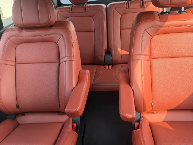 Lincoln Aviator — Фото автомобиля 10