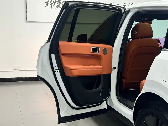 Li Auto L6 — Фото автомобиля 30