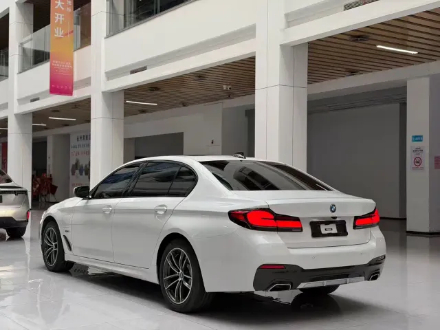 BMW 5 Series — Фото автомобиля 7