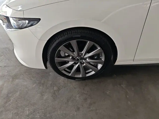 Mazda Axela — Фото автомобиля 22