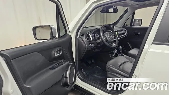 Jeep Renegade — Фото автомобиля 10