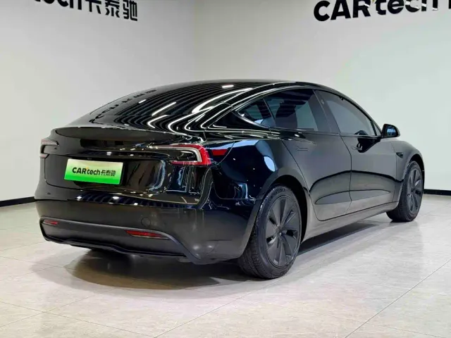 Tesla Model 3 — Фото автомобиля 4