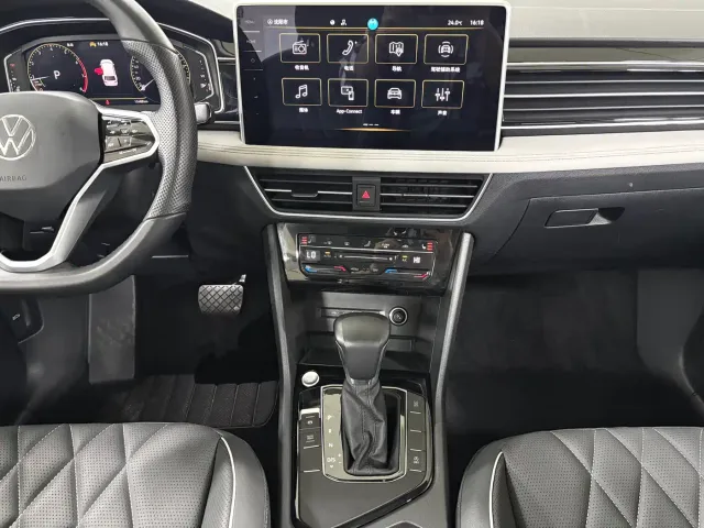 Volkswagen Tiguan L — Фото автомобиля 12