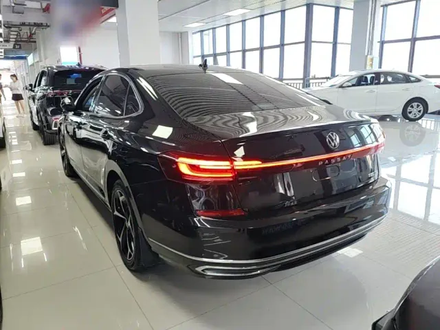 Volkswagen Passat — Фото автомобиля 4