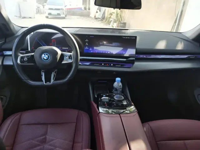 BMW i5 — Фото автомобиля 9