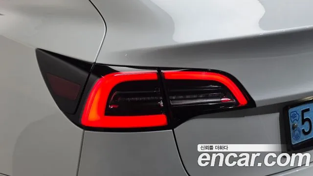 Tesla Model 3 — Фото автомобиля 21