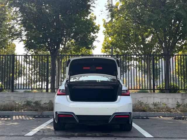 BMW i3 — Фото автомобиля 5