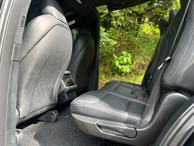 Tesla Model X — Фото автомобиля 8