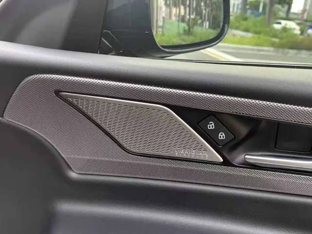 Jaguar XEL — Фото автомобиля 15