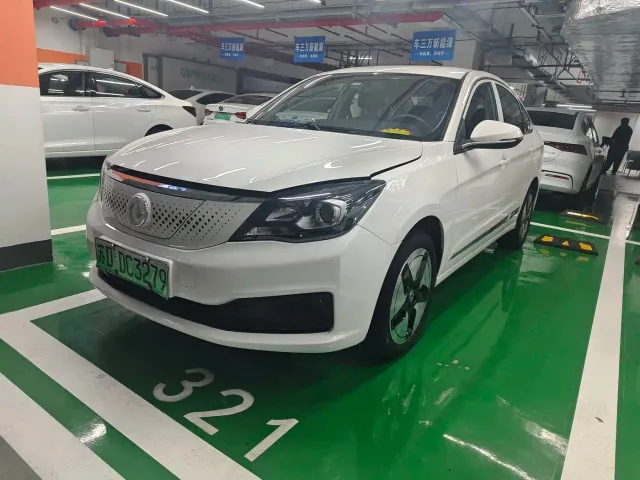 Фотография автомобиля — Dongfeng Fengshen E70