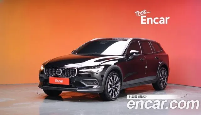 Фотография автомобиля — Volvo V60 Cross Country 2nd Gen