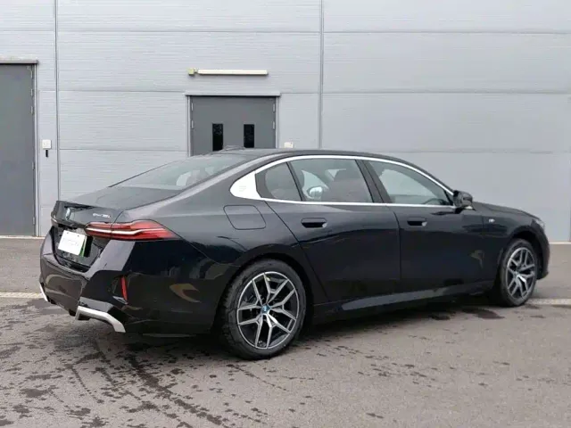BMW i5 — Фото автомобиля 5