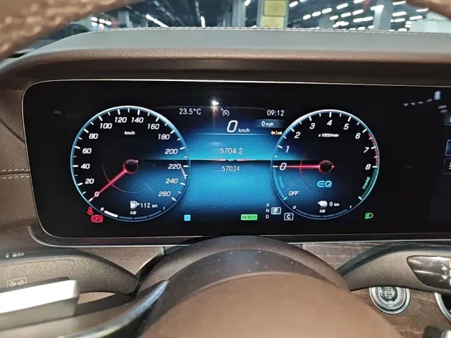 Mercedes-Benz E-Class — Фото автомобиля 11
