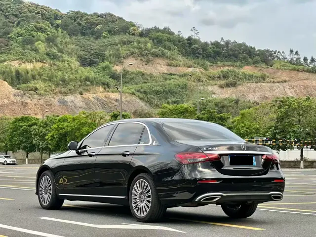 Mercedes-Benz E-Class — Фото автомобиля 6