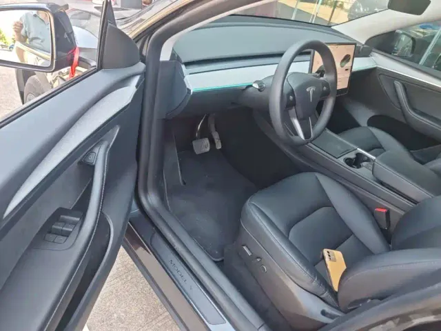 Tesla Model Y — Фото автомобиля 15